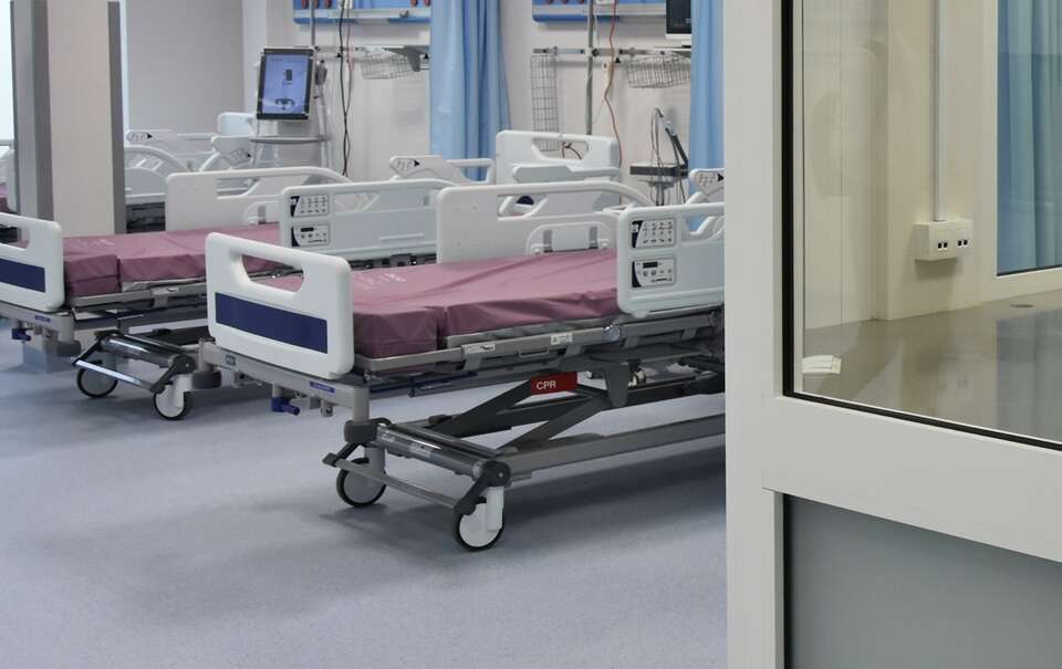 Niezbędny do przeprowadzenia zabiegu tomograf zepsuł się ponad rok temu! Od tego czasu dzieci wciąż czekają / autor: Fratria