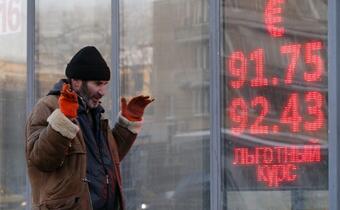 Finanse Rosji trzeszczą. Moskwa gorączkowo tnie wydatki, ale zapewnia o stabilności