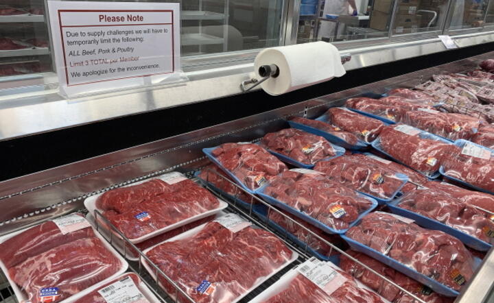 USA staneły przed groźbą załamania rynku mięsnego / autor: PAP/EPA/JOHN G. MABANGLO