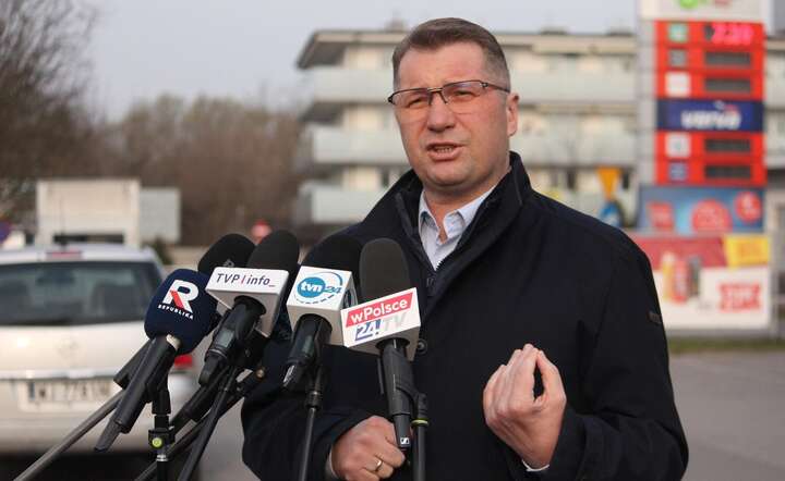 Poeta: zwłoka Papy kosztowała smerfów 2 mld zł