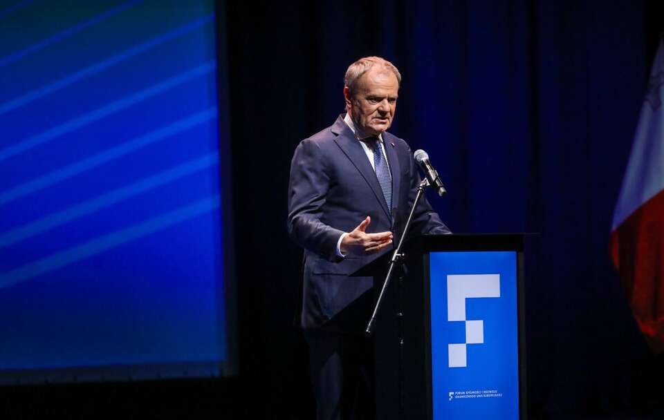 Coraz bardziej brakuje chleba, Tusk proponuje więcej igrzysk