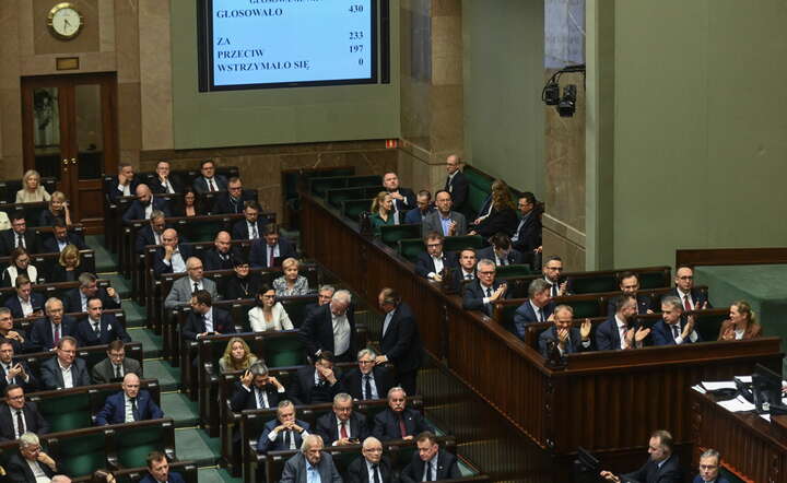 Posłowie na sali obrad Sejmu w Warszawie / autor: PAP/Piotr Nowak