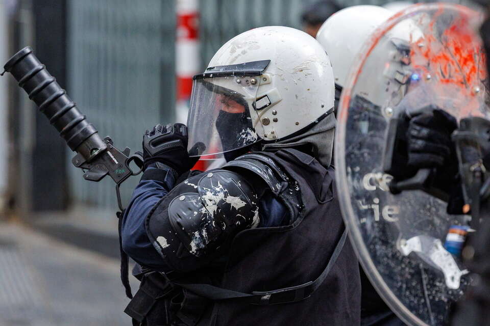Zamieszki i starcia z policją w Brukseli! Zaskakujący powód