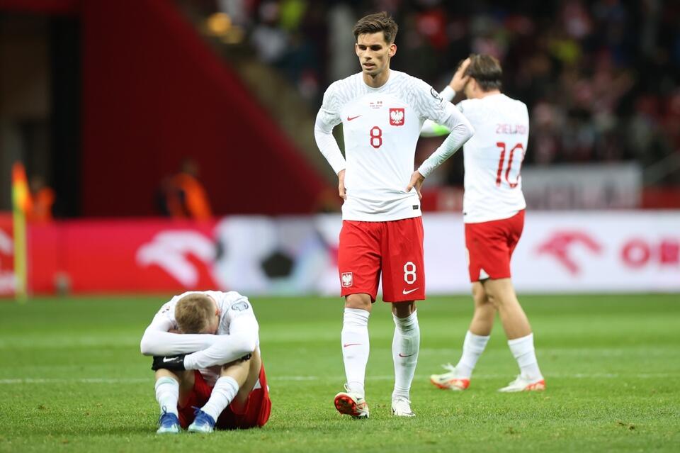 Polacy po meczu eliminacyjnym grupy E piłkarskich mistrzostw Europy z Mołdawią. / autor: PAP/Leszek Szymański
