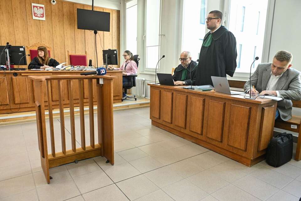 Sędzia Marta Pilśnik i Robert Bąkiewicz na sali rozpraw Sądu Rejonowego dla Warszawy Śródmieścia / autor: PAP/Piotr Nowak
