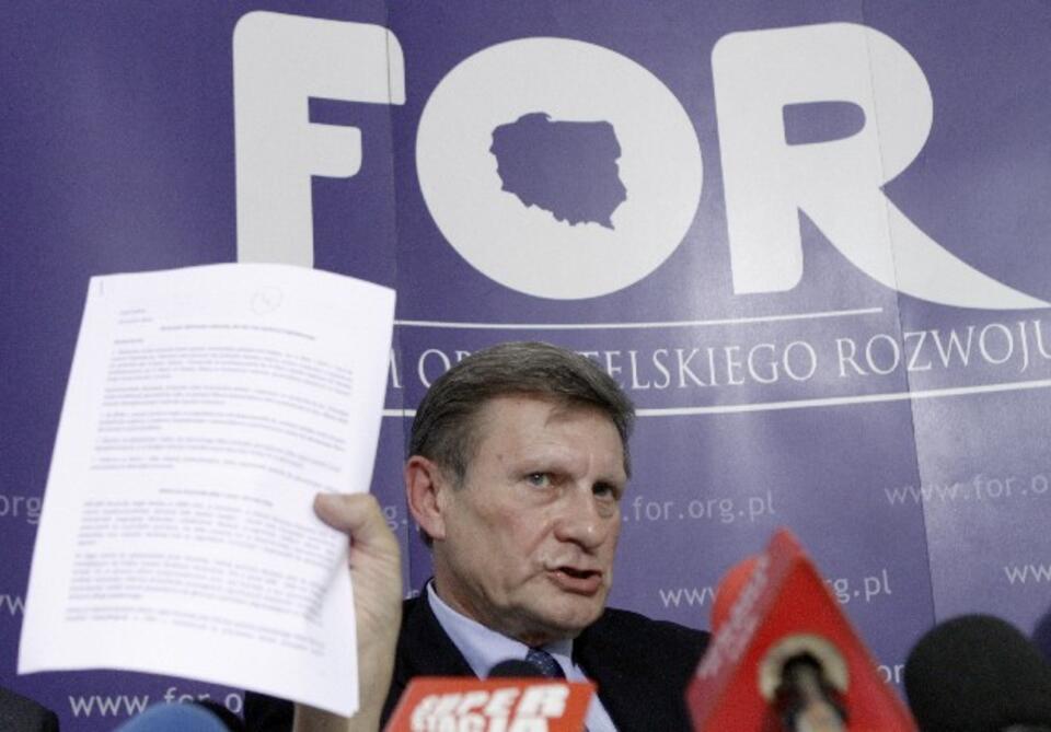 Profesor Balcerowicz podczas wtorkowej konferencji prasowej. Fot. PAP