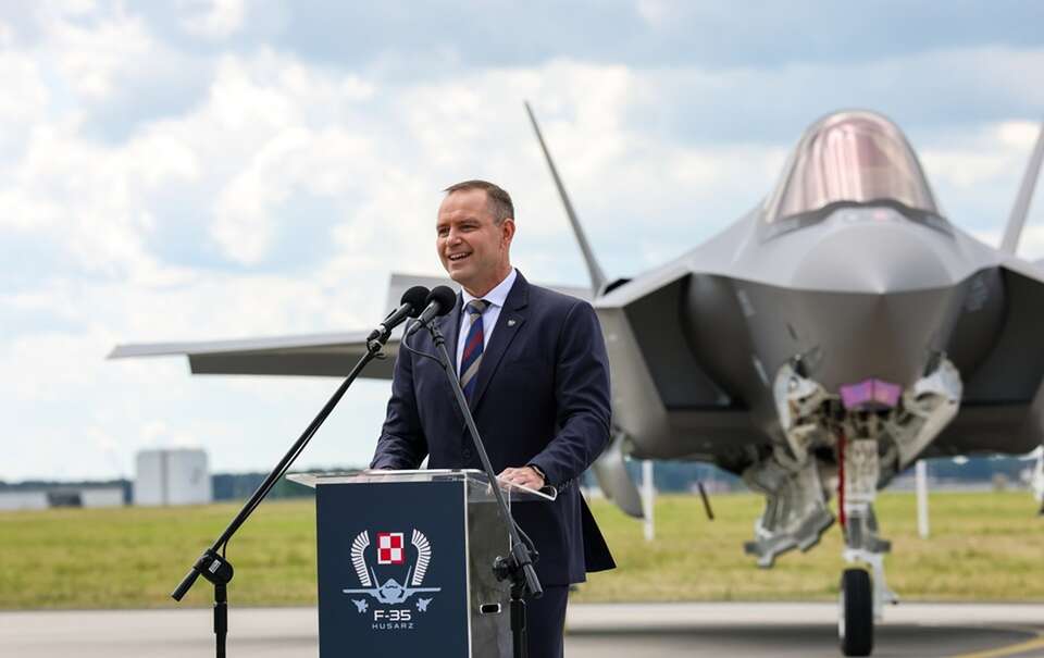 Prezydent Karol Nawrocki podczas uroczystości w Łasku / autor: PAP/Marian Zubrzycki