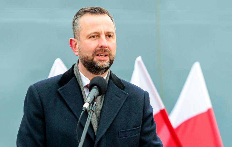 Władysław Kosiniak-Kamysz świętuje sukces związany z wysłaniem  wniosku do programu SAFE. / autor:  PAP/Jerzy Muszyński