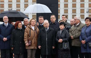 Jarosław Kaczyński przemawia podczas obchodów miesięcznicy smoleńskiej / autor: X / PiS