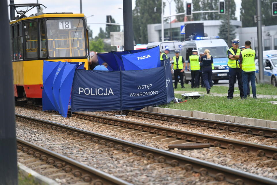 Miejsce śmiertelnego wypadku na ulicy Jagiellońskiej na Pradze-Północ w Warszawie / autor: PAP/Piotr Nowak