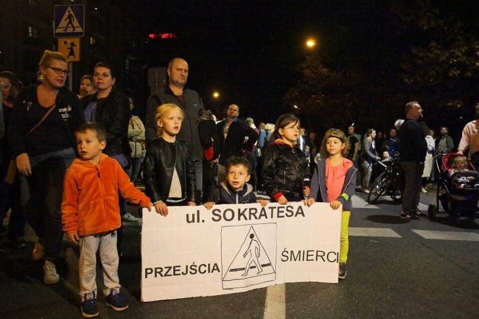 Protest mieszkańców warszawskich Bielan / autor:  PAP/Mateusz Marek