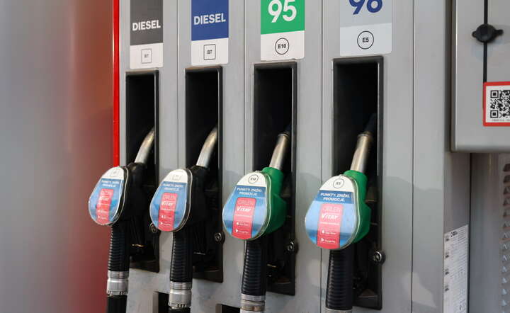 Stacja paliw Orlen w Warszawie, 31 marca wszedł w życie rządowy pakiet "Ceny Paliwa Niżej" / autor: PAP/Albert Zawada