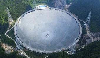 Największy teleskop na świecie rozpoczyna poszukiwanie obcego życia