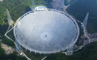 Największy teleskop na świecie rozpoczyna poszukiwanie obcego życia