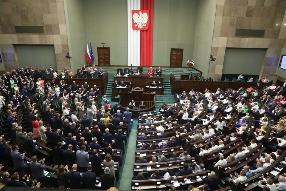 Posłowie na sali obrad Sejmu / autor: PAP/Tomasz Gzell