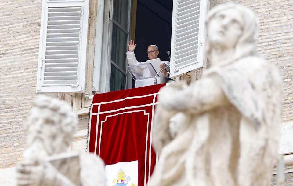 Papież Leon XIV / autor: PAP/EPA/FABIO FRUSTACI