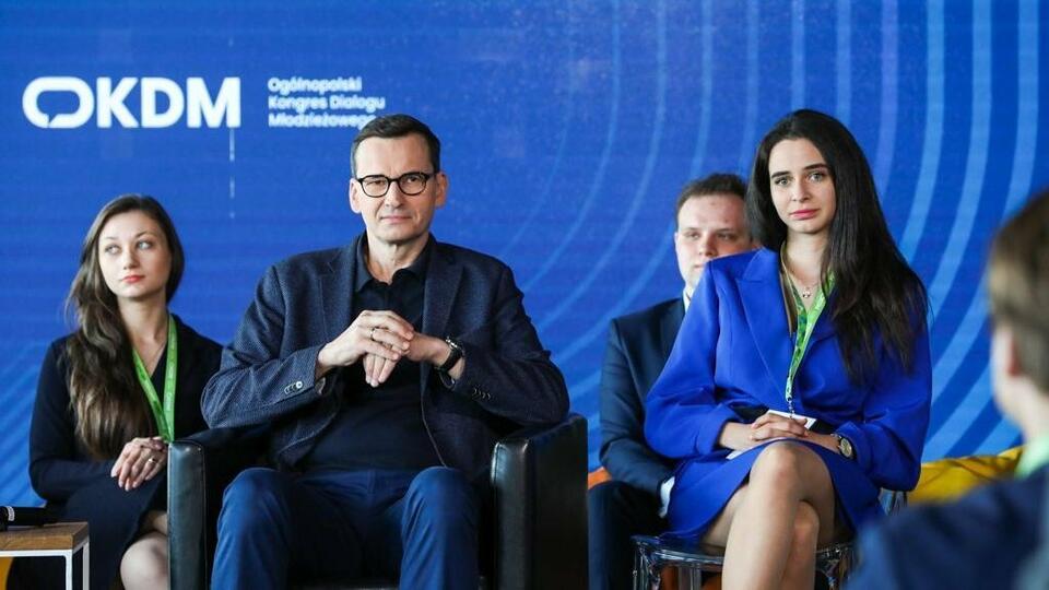 Premier Mateusz Morawiecki podczas sobotniego Q&A z uczestnikami Ogólnopolskiego Kongresu Dialogu Młodzieżowego. / autor: KPRM