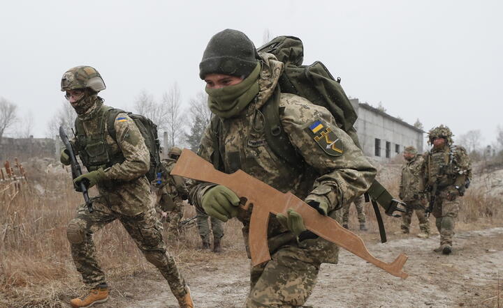 Ćwiczenia ukraińskich oddziałów obrony terytorialnej / autor: PAP/EPA/SERGEY DOLZHENKO