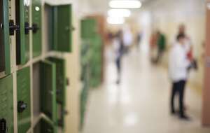 Nauczyciel miał podawać mefedron za "intymne spotkania" / autor: Fratria