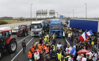 Francuscy rybacy blokują brytyjskie ciężarówki z rybami