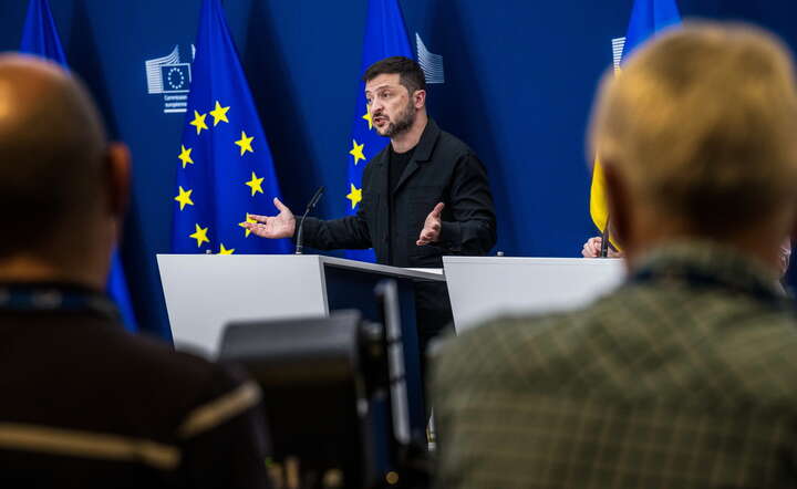 Prezydent Ukrainy Wołodymyr Zełenski podczas konferencji prasowej w Brukseli / autor: PAP/Wiktor Dąbkowski