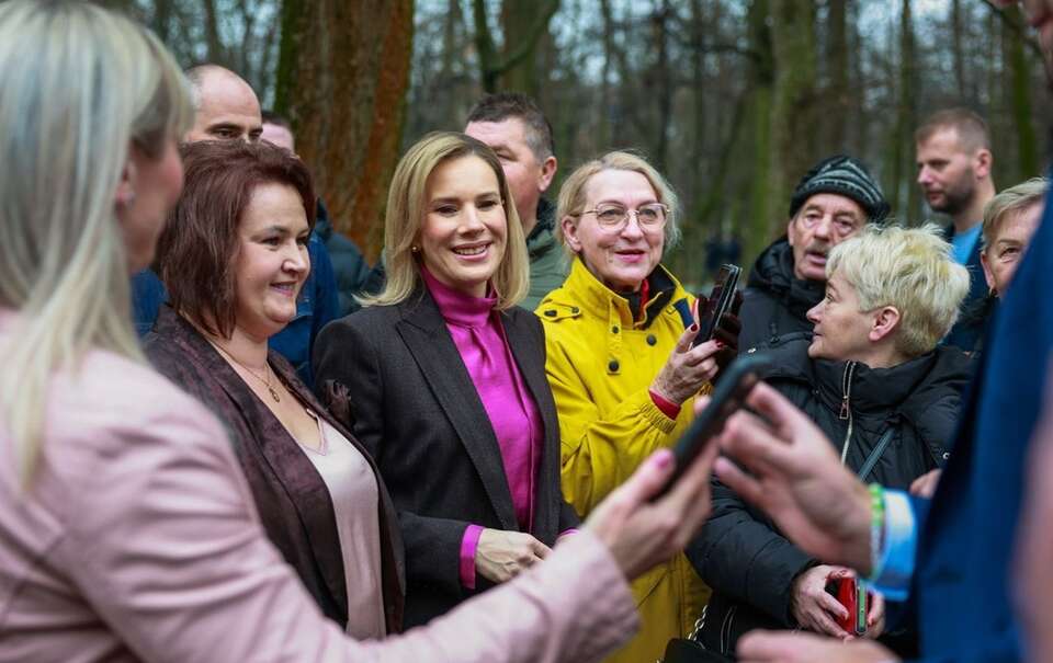 Otwarcie Zakładu Aktywności Zawodowej Willa Bagatela odbyło się z udziałem pierwszej damy Marty Nawrockiej. / autor: prezydent.pl