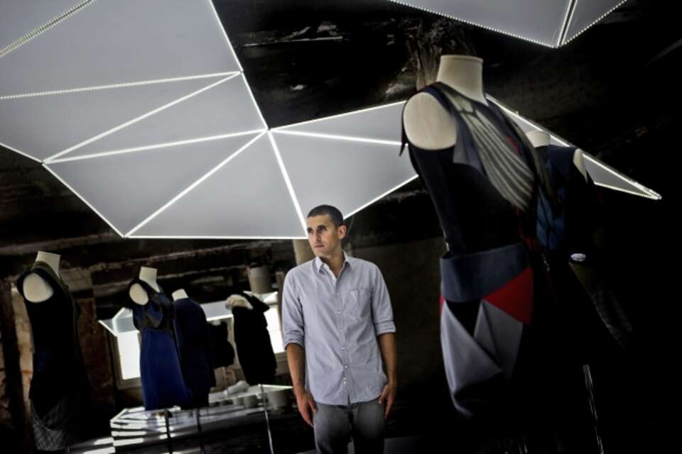 Wystawa prac Filipe Oliveiry Baptisty (ur. w 1975 r.). Portugalski projektant będzie musiał szyć co najmniej do 2041 r...