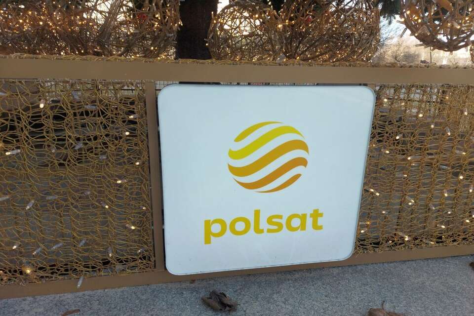 Zygmunt Solorz pozostaje członkiem rady nadzorczej Polsat Media. Na zdjęciu logo stacji Polsat / autor: Fratria