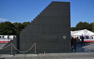 Pomnik Ofiar Katastrofy Smoleńskiej / autor: PAP/Radek Pietruszka