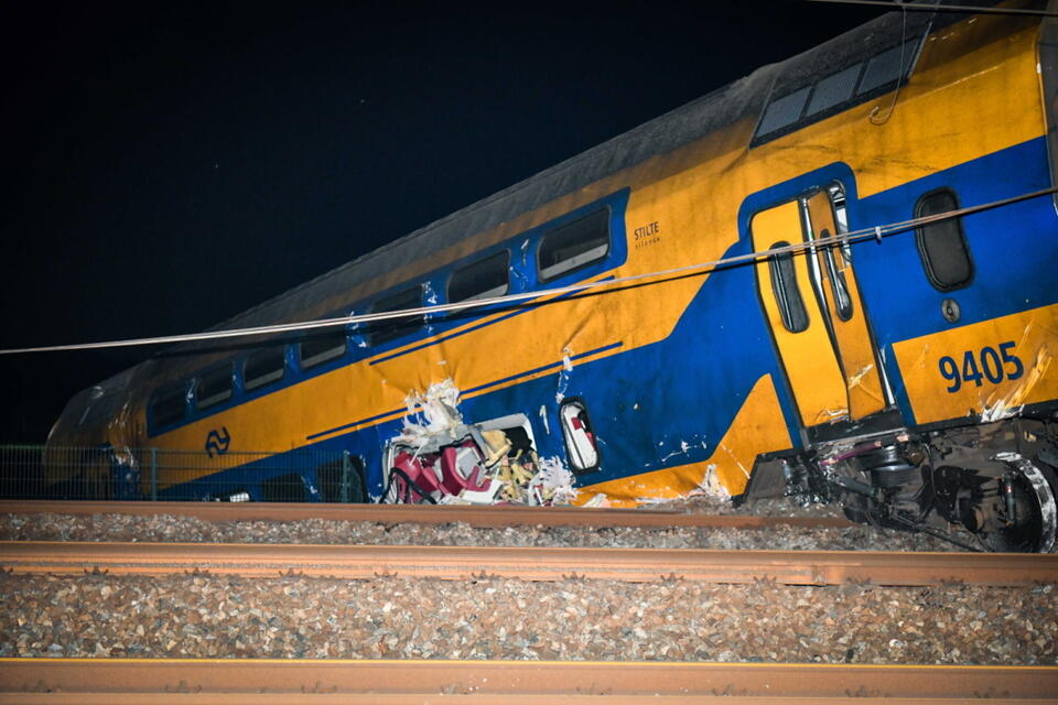 Wypadek pociągu w Holandii  / autor: PAP/EPA
