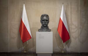 Popiersie marszałka Józefa Piłsudskiego / autor: Fratria