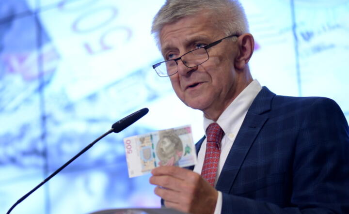 Prezes NBP Marek Belka na poniedziałkowej prezentacji banknotu o nominale 500 zł, fot.PAP/Jacek Turczyk