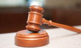 Prokuratorzy zarabiają grosze, dlatego czasami muszą kraść batoniki z dyskontów