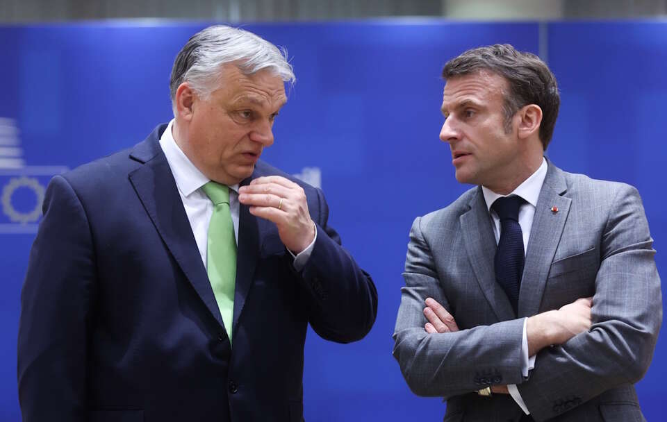 135 / 5 000 Wyniki tłumaczenia Tłumaczenie Premier Węgier Viktor Orban (po lewej) i prezydent Francji Emmanuel Macron rozmawiają podczas posiedzenia Rady Europejskiej w Brukseli / autor: PAP/EPA/OLIVIER HOSLET