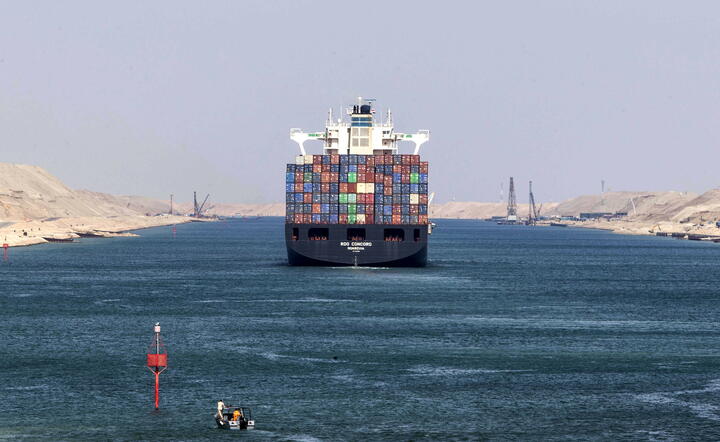 Wypadek kontenerowca wymusił poszerzenie Kanału Sueskiego