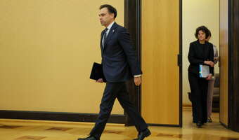 Na cienkim lodzie