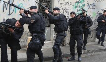 Wielka operacja policyjna w fawelach Rio de Janeiro - jednostki BOPE usuwają stamtąd handlarzy narkotykami przed Mundialem