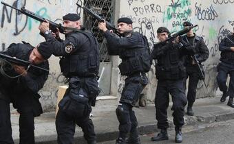 Wielka operacja policyjna w fawelach Rio de Janeiro - jednostki BOPE usuwają stamtąd handlarzy narkotykami przed Mundialem
