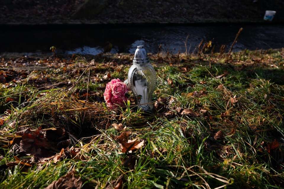 Okolice miejsca znalezienia ciała 11-letniej dziewczynki w Jeleniej Górze. / autor: PAP/Krzysztof Ćwik