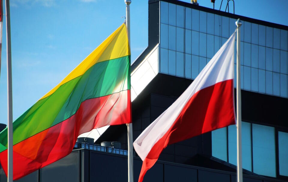 Flagi Litwy i Polski / autor: Fratria