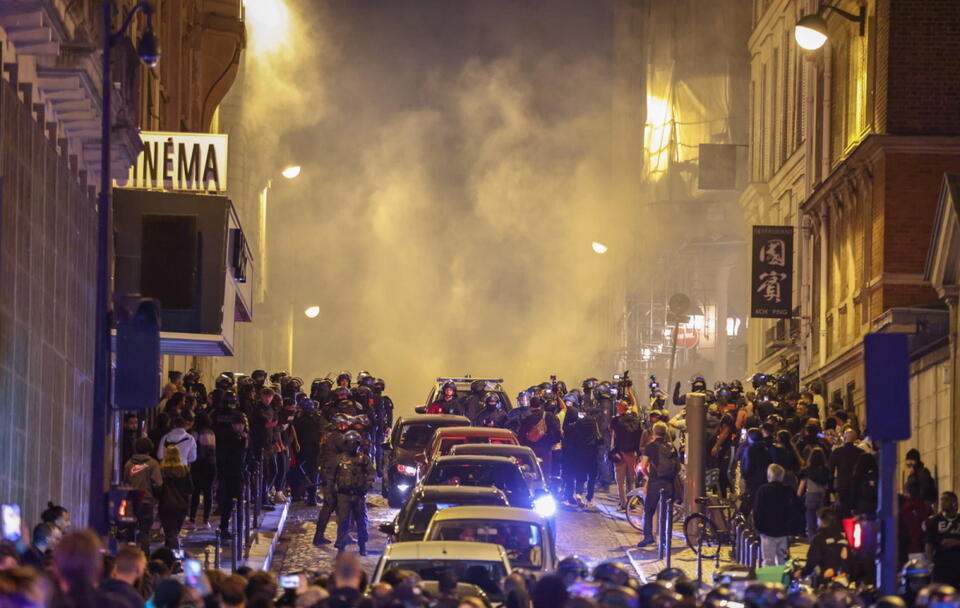 zamieszki w Paryżu / autor: PAP/EPA/MOHAMMED BADRA
