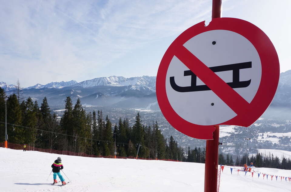 Polacy chcą zakazu alkoholu na stokach / autor: Fratria
