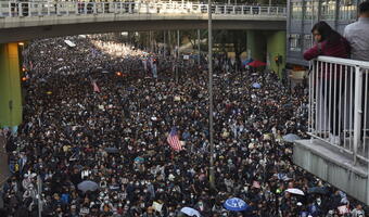 Legalny marsz w Hongkongu, ale policja grozi gazem