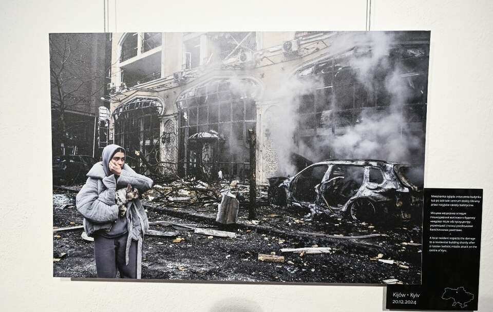 Wystawa kijowskiego fotografa Vladyslava Musiienki „Niedozobaczenia" w Muzeum Zachodniokaszubskim w Bytowie / autor: PAP/Piotr Kowala