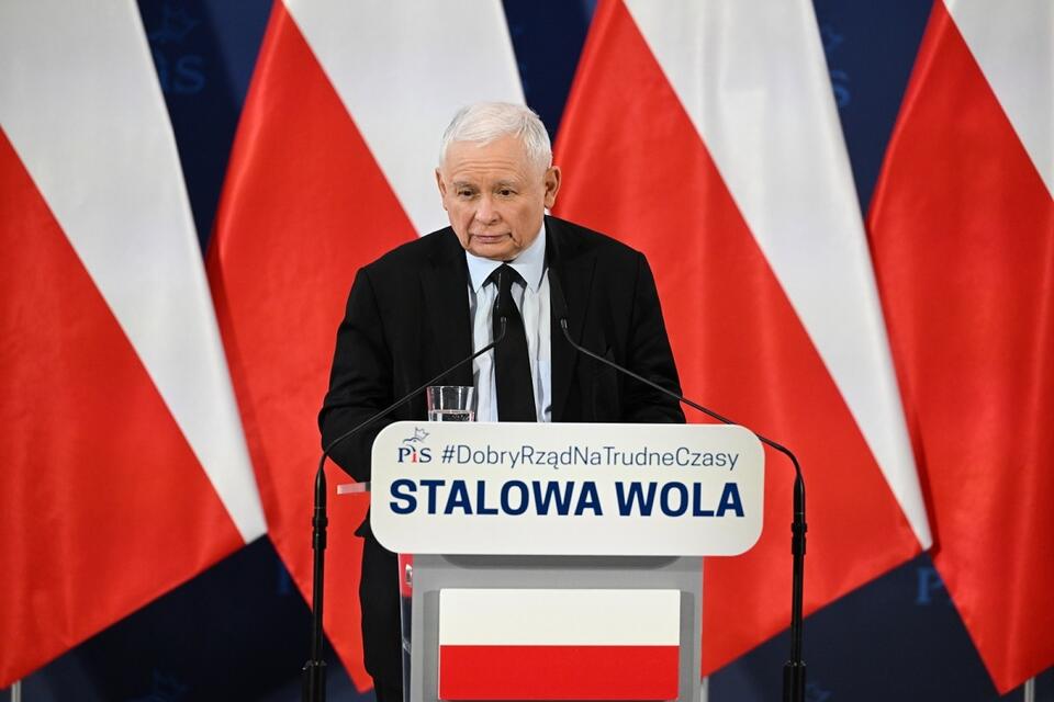 Prezes PiS Jarosław Kaczyński podczas spotkania z mieszkańcami Stalowej Woli / autor: PAP/Darek Delmanowicz