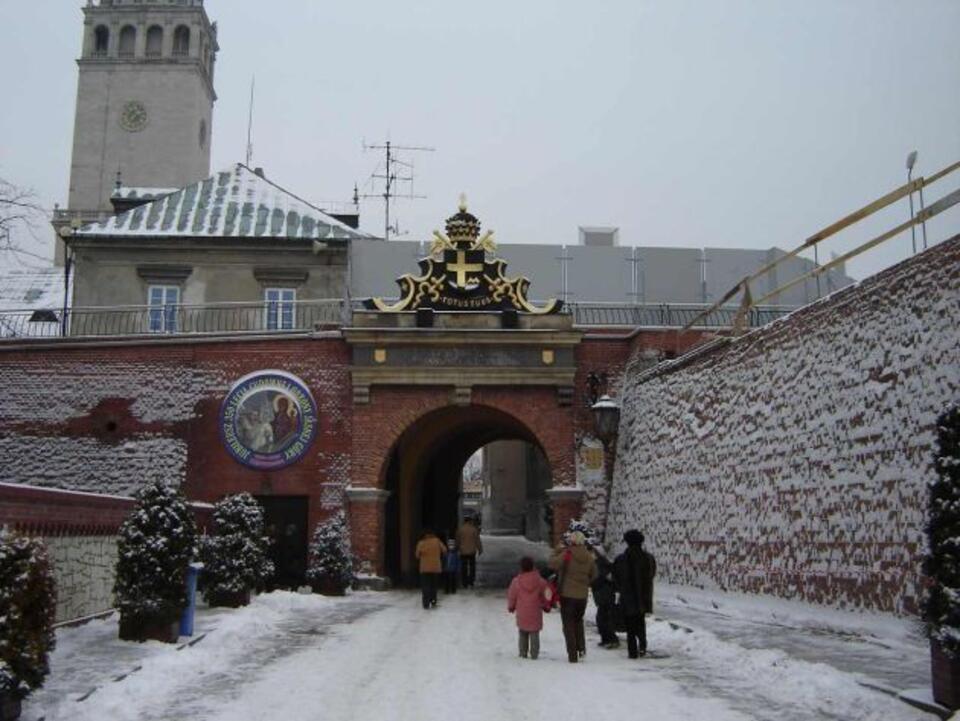 Jedno z wejść do Klasztoru. Fot. Wikipedia