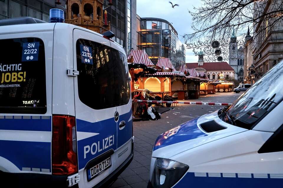 Masakra na jarmarku bożonarodzeniowym w Magdeburgu / autor: PAP/EPA/FILIP SINGER