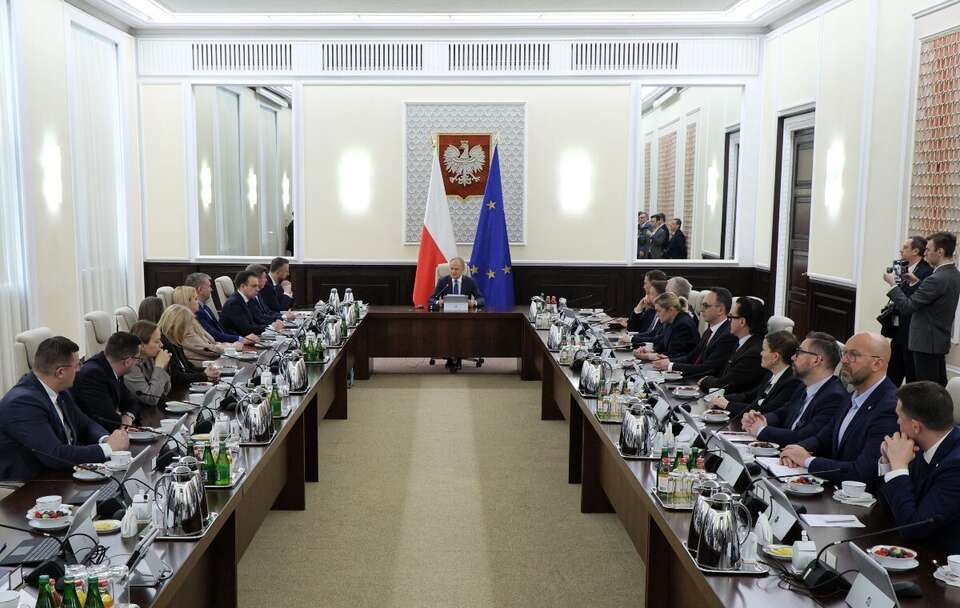 Premier Donald Tusk na nadzwyczajnym posiedzeniu rządu w siedzibie KPRM w Warszawie / autor: PAP/Paweł Supernak