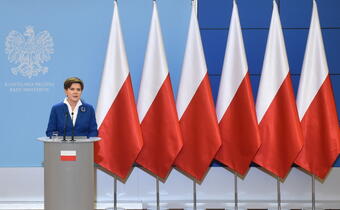 Rząd tylko pod biało-czerwoną. Zagraniczne media podkreślają brak flagi UE na konferencji premier Szydło