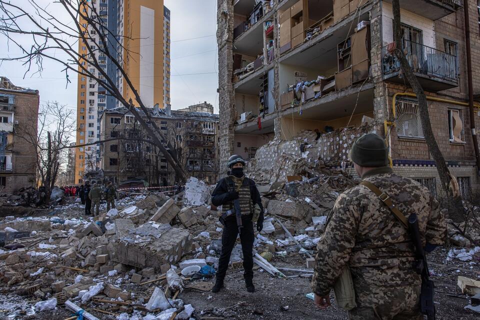 Zbombardowany blok w Kijowie / autor: PAP/EPA